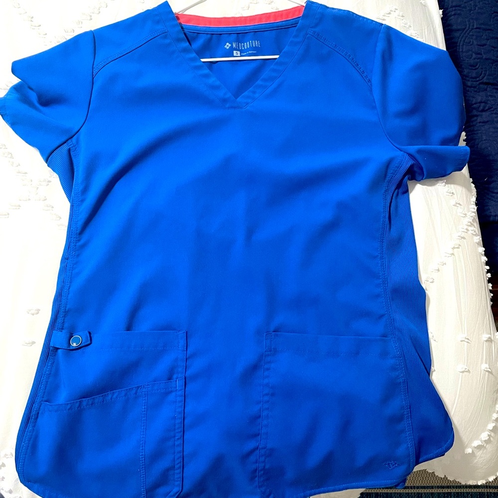 NWOT Med Couture Scrub Top